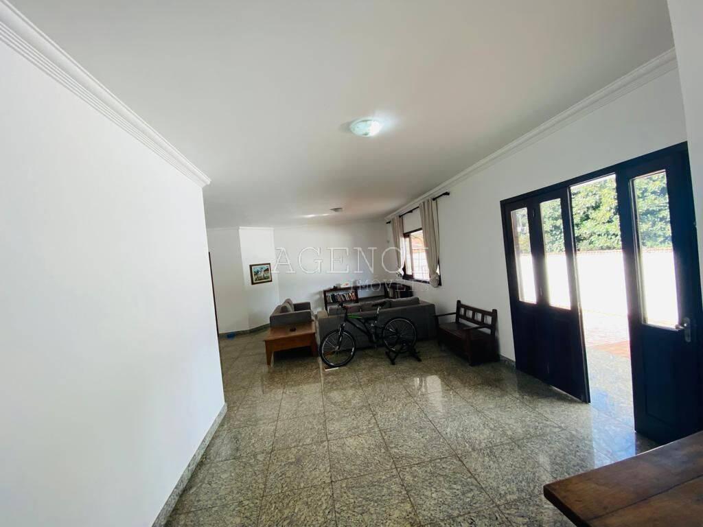 Casa, Bandeirantes (pampulha), 5 Quartos, 0 Vaga, 4 Suítes