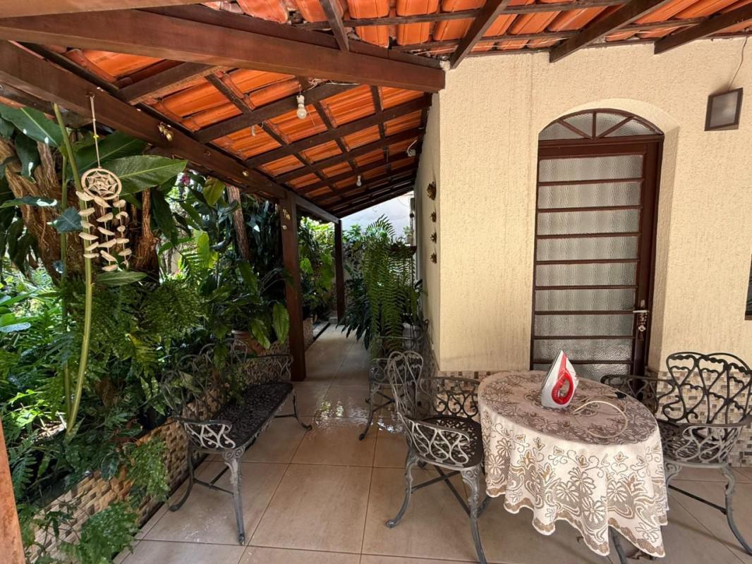 Casa, Santa Mônica, 6 Quartos, 3 Vagas, 1 Suíte