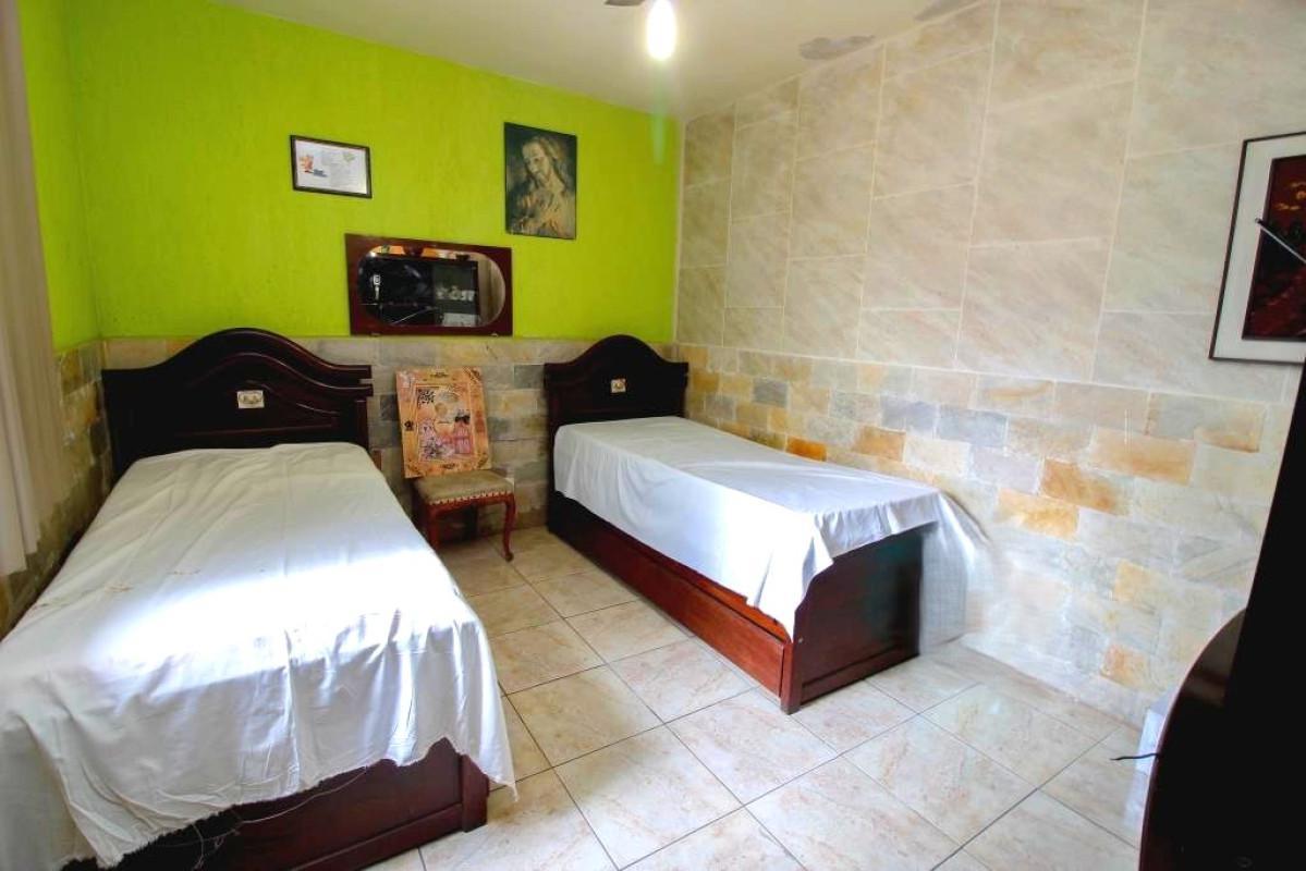 Casa, João Pinheiro, 5 Quartos, 4 Vagas, 1 Suíte