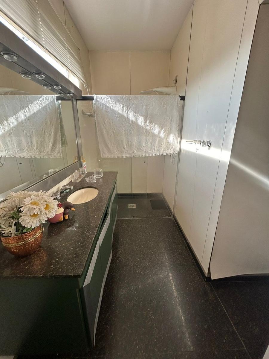 Casa, Centro, 5 Quartos, 0 Vaga, 3 Suítes