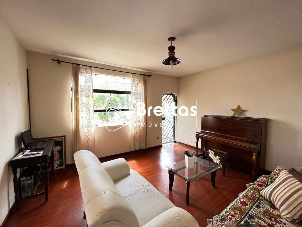 Casa, Centro, 5 Quartos, 2 Vagas, 4 Suítes
