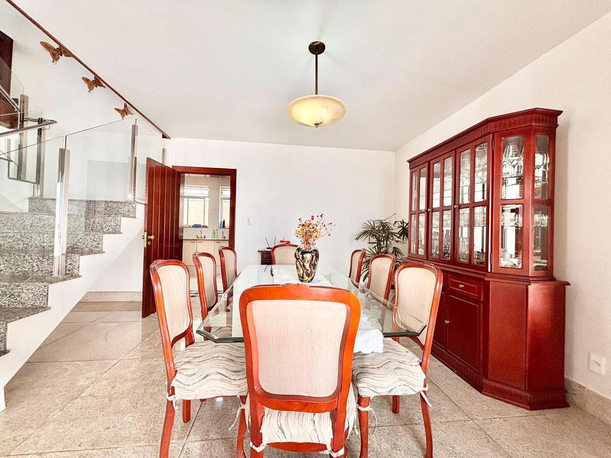 Casa, Castelo, 5 Quartos, 6 Vagas, 2 Suítes