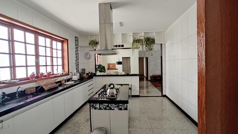 Casa, Braúnas, 3 Quartos, 8 Vagas, 2 Suítes