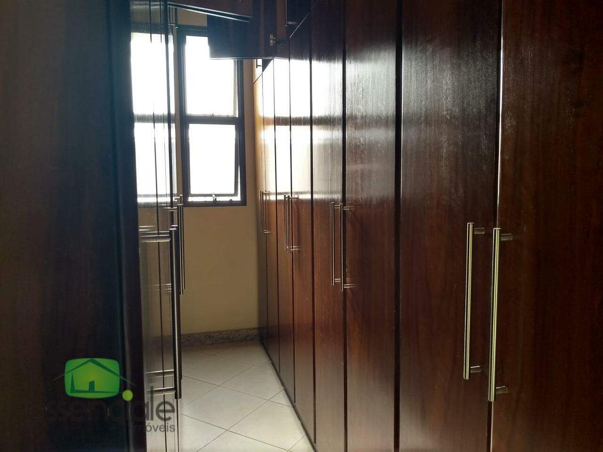 Casa, Angola, 3 Quartos, 4 Vagas, 1 Suíte