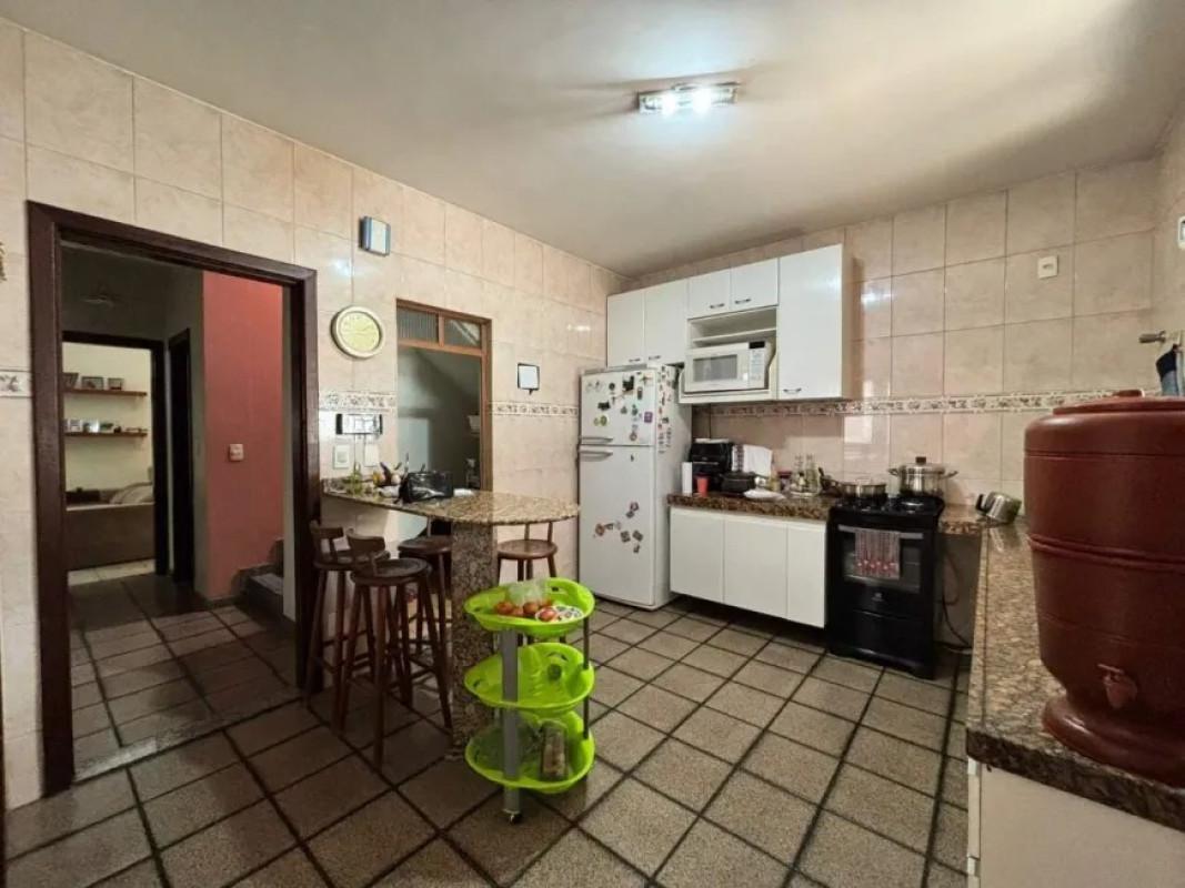 Casa, Castelo, 4 Quartos, 4 Vagas, 1 Suíte