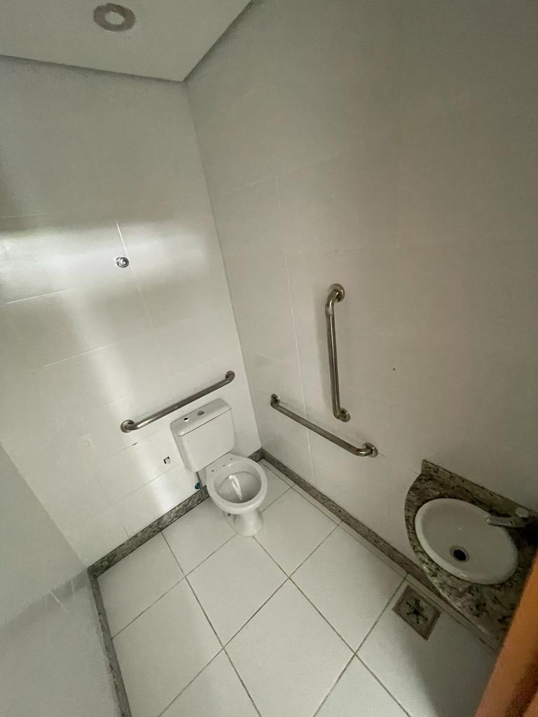 Loja, Santa Lúcia, 0 Vaga