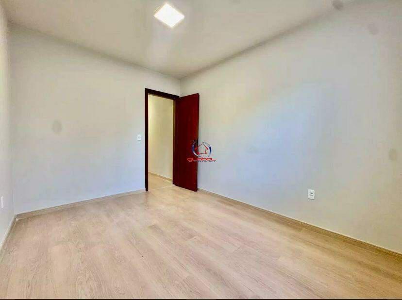 Casa, Castelo, 4 Quartos, 2 Vagas, 1 Suíte