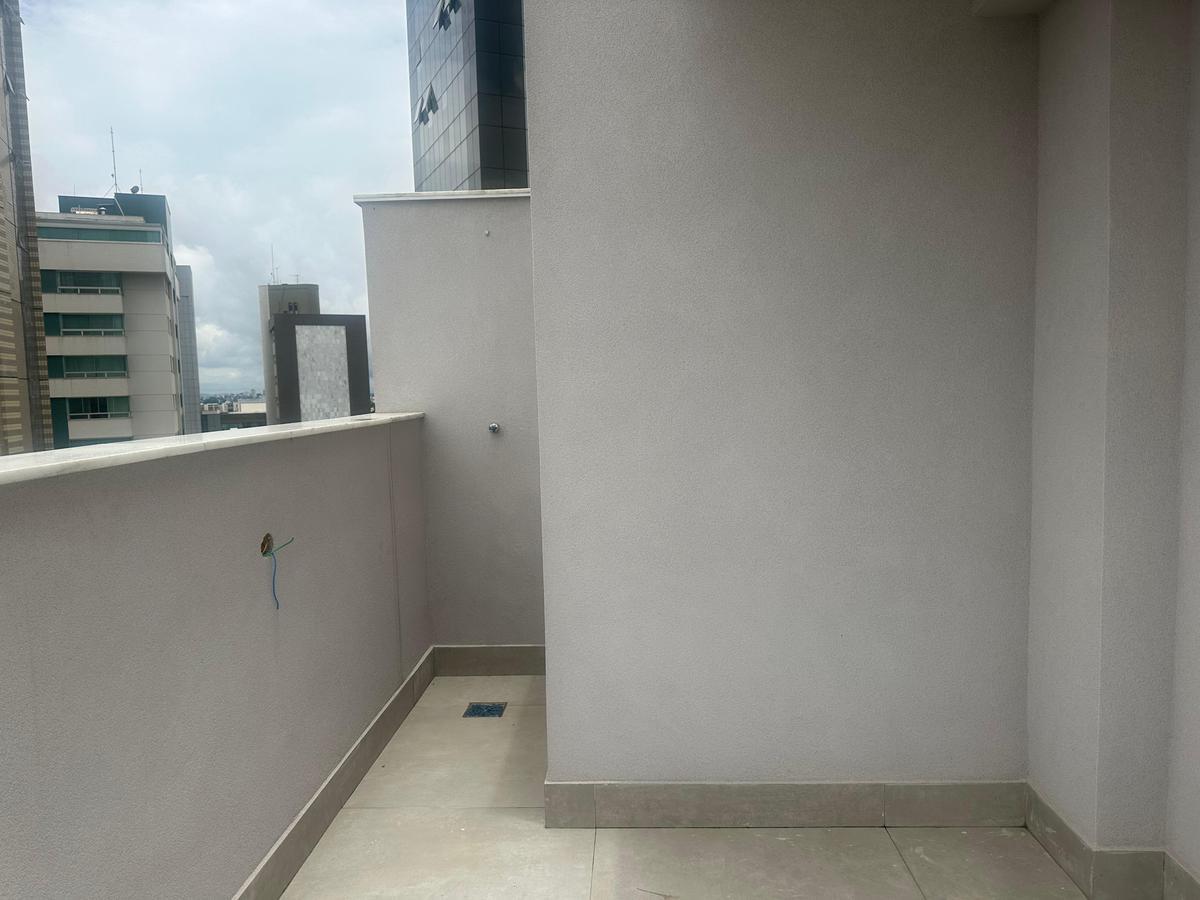 Cobertura, Funcionários, 2 Quartos, 2 Vagas, 2 Suítes