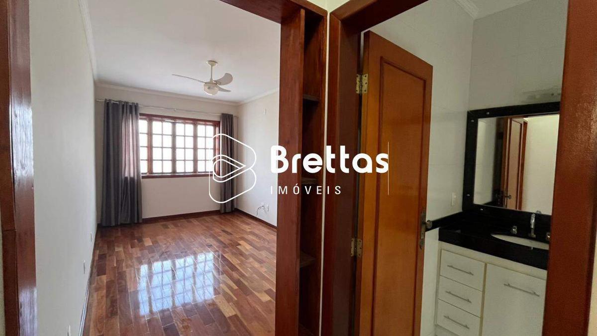 Casa, Centro, 5 Quartos, 2 Vagas, 2 Suítes