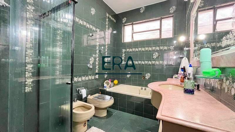 Casa, Luxemburgo, 5 Quartos, 4 Vagas, 2 Suítes