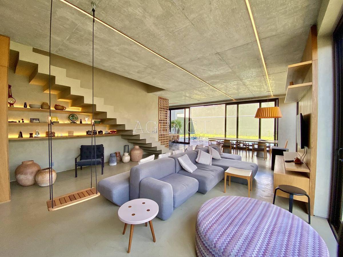 Casa, Alphaville - Lagoa dos Ingleses, 4 Quartos, 0 Vaga, 4 Suítes