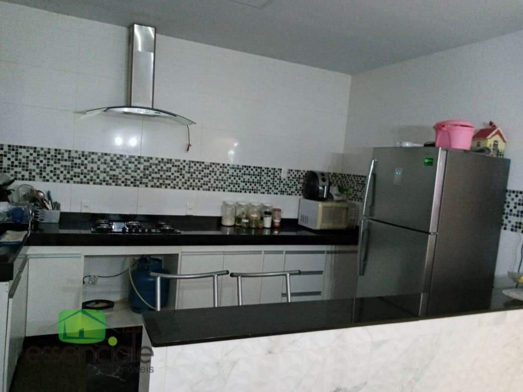 Casa, Industrial, 3 Quartos, 2 Vagas, 1 Suíte