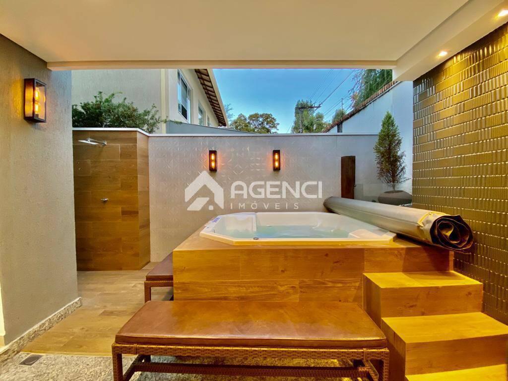 Casa, Trevo, 4 Quartos, 0 Vaga, 3 Suítes