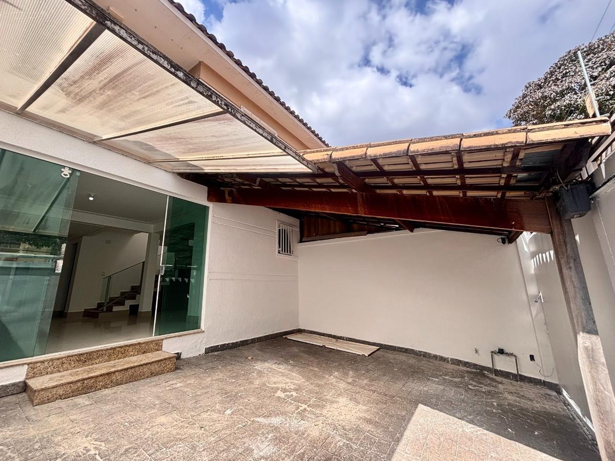 Casa, Castelo, 3 Quartos, 2 Vagas, 1 Suíte