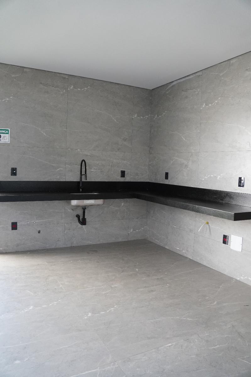 Casa, Trevo, 4 Quartos, 3 Vagas, 2 Suítes