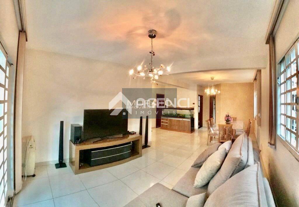 Casa, Cabral, 5 Quartos, 0 Vaga, 1 Suíte