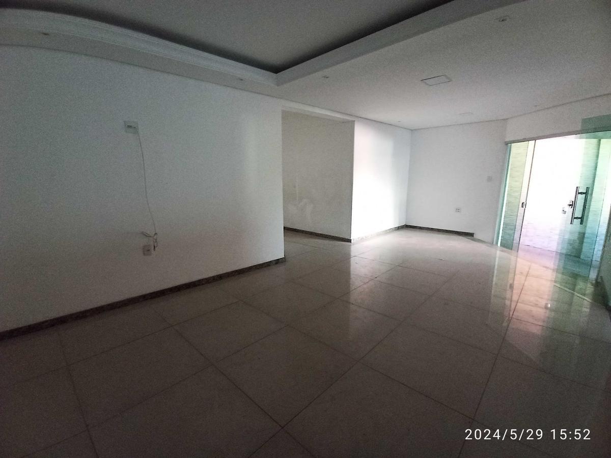 Casa, Santa Cruz, 3 Quartos, 2 Vagas, 1 Suíte