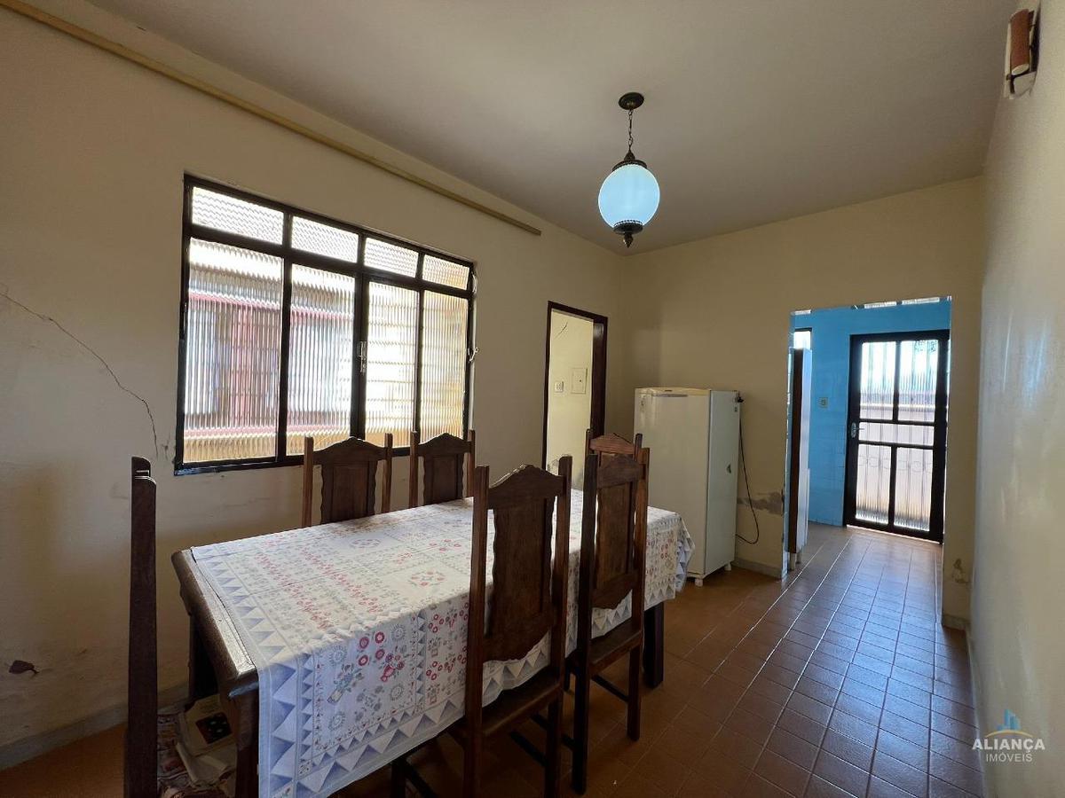 Casa, Centro, 3 Quartos, 4 Vagas, 2 Suítes