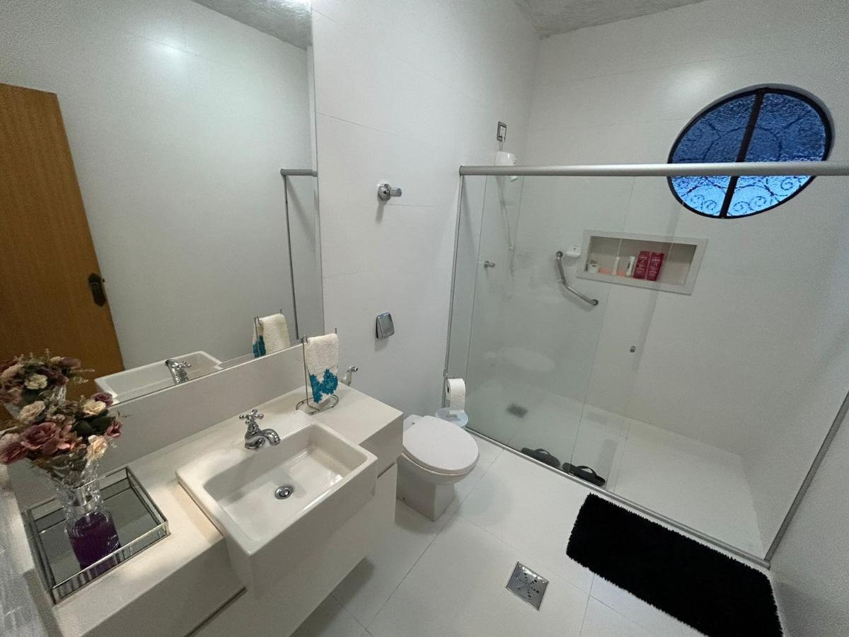 Casa, Santa Cruz Industrial, 3 Quartos, 5 Vagas, 1 Suíte