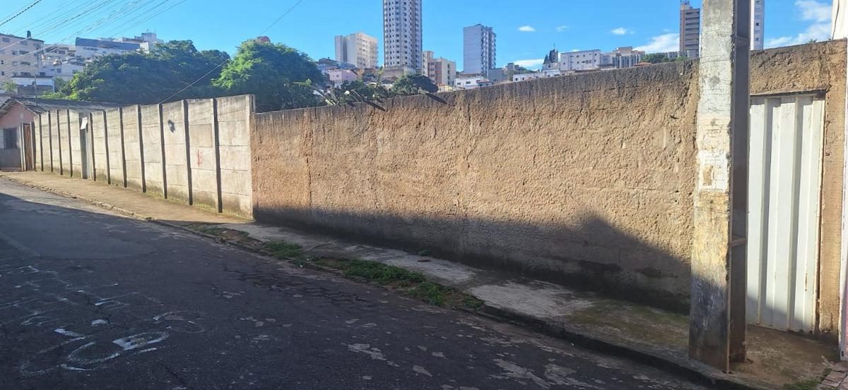 Lote, Três Bicas, 0 Quarto, 0 Vaga
