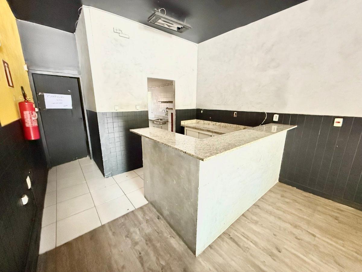 Andar, São José, 0 Quarto, 1 Vaga