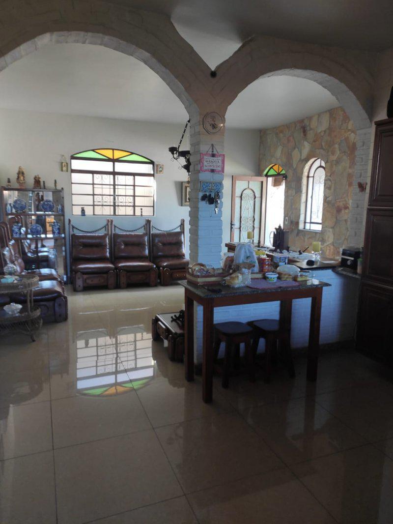 Casa, Camargos, 3 Quartos, 2 Vagas, 1 Suíte