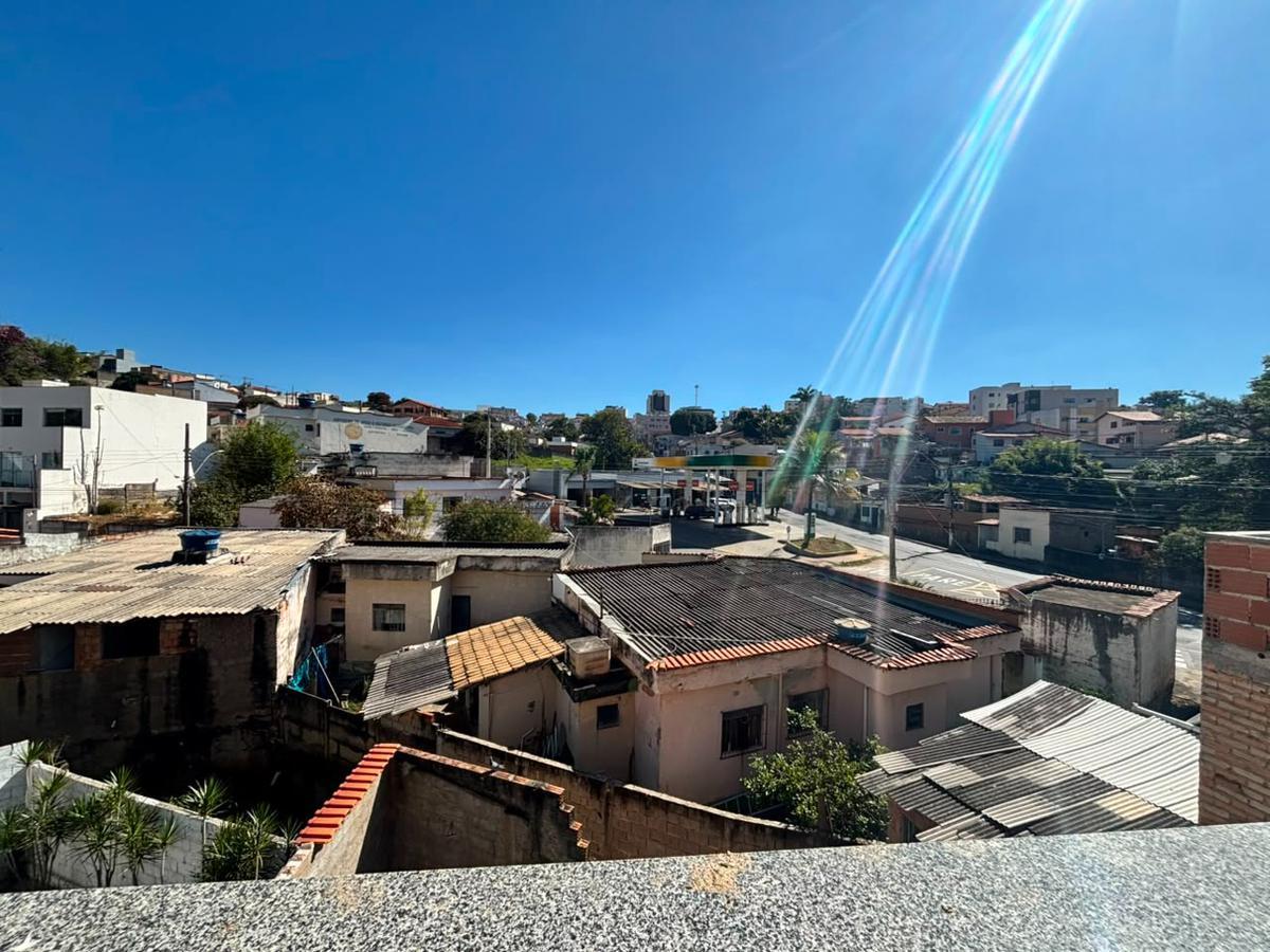 Casa, Centro, 3 Quartos, 2 Vagas, 1 Suíte