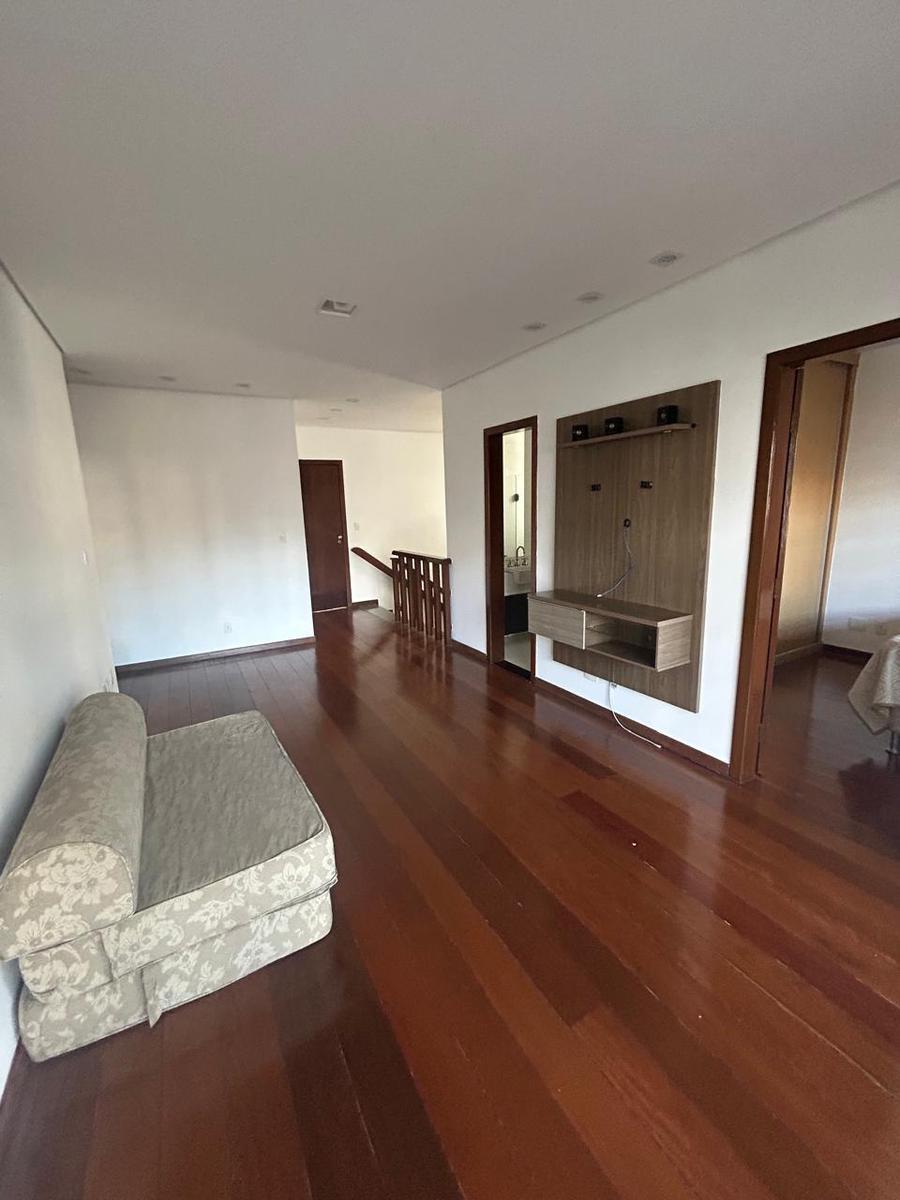 Casa, Castelo, 4 Quartos, 2 Vagas, 1 Suíte