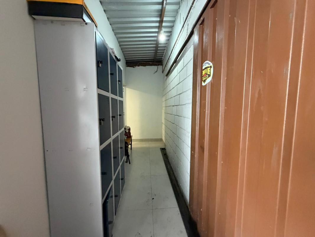 Galpão, Serrano, 0 Quarto, 10 Vagas