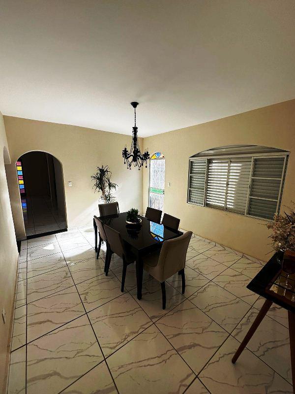 Casa, Centro, 3 Quartos, 3 Vagas, 1 Suíte