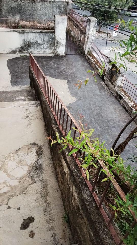 Casa, Sagrada Família, 5 Quartos, 0 Vaga, 1 Suíte