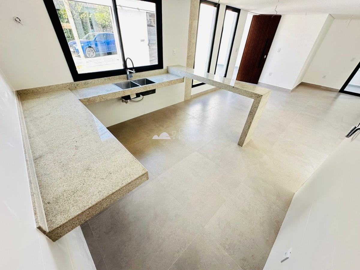 Casa, Planalto, 3 Quartos, 4 Vagas, 3 Suítes