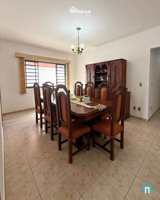 Casa, Centro, 3 Quartos, 1 Vaga, 1 Suíte