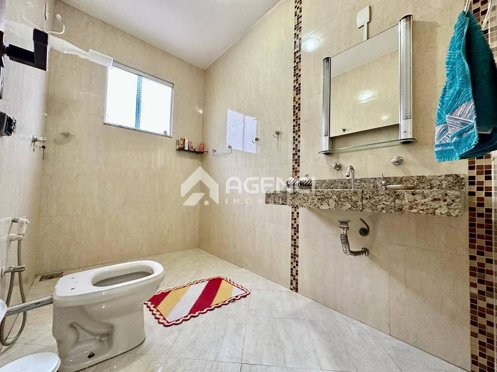 Casa, Cabral, 4 Quartos, 0 Vaga, 1 Suíte