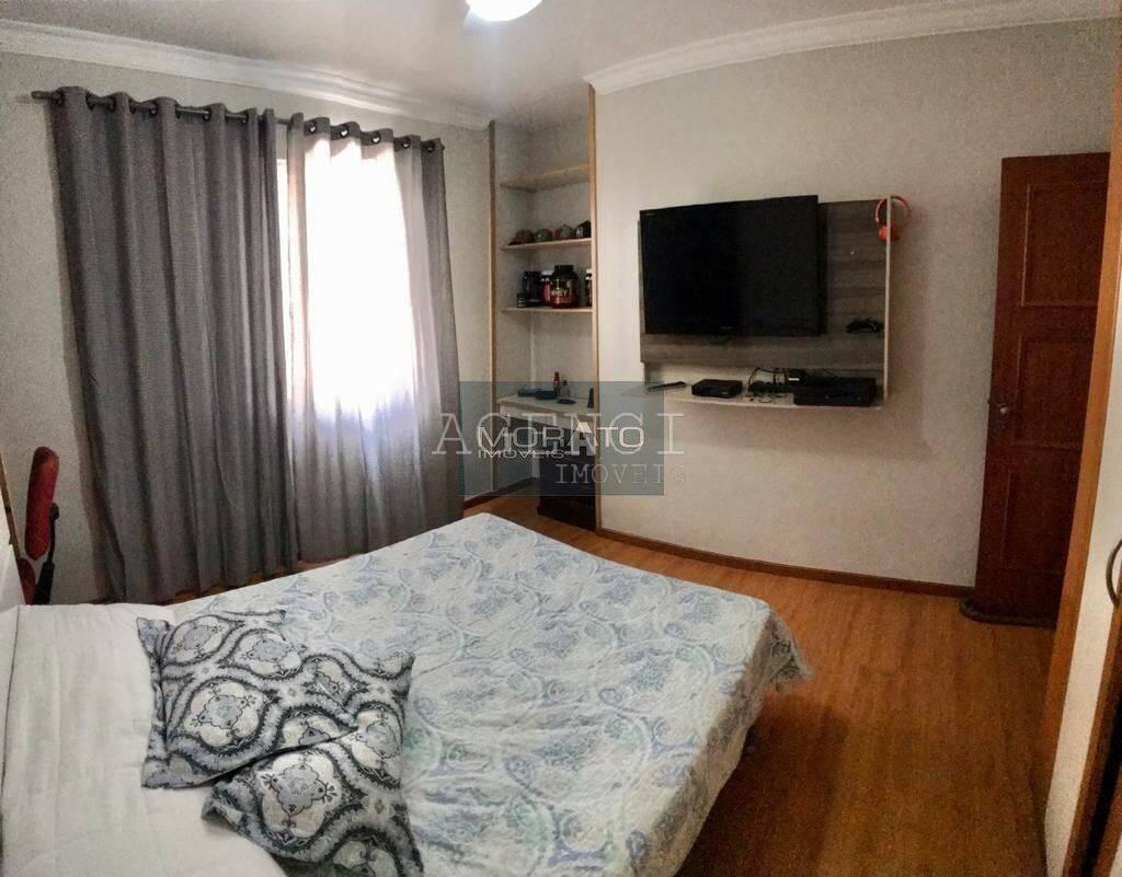 Casa, Castelo, 4 Quartos, 0 Vaga, 1 Suíte