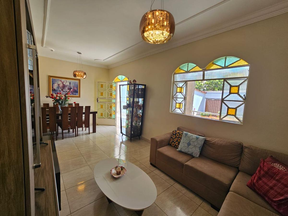 Casa, Santa Cruz, 4 Quartos, 6 Vagas, 1 Suíte