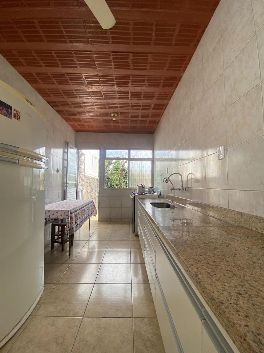 Casa, Carlos Prates, 4 Quartos, 0 Vaga, 1 Suíte