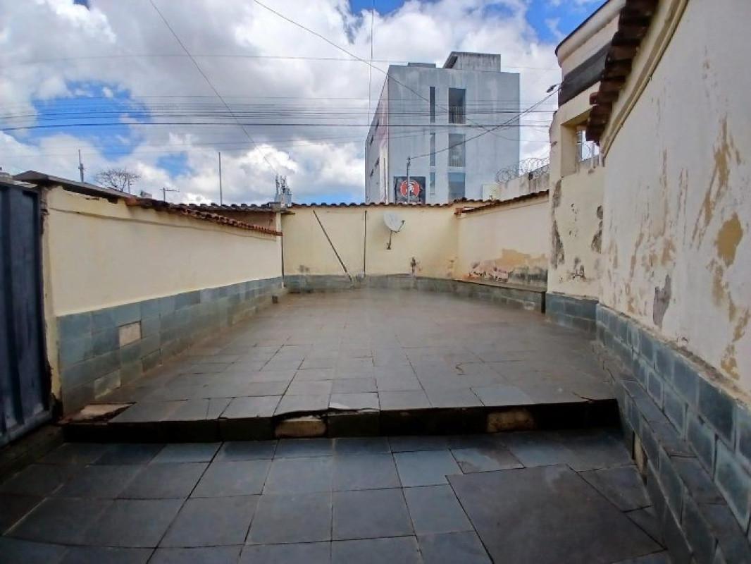 Casa, Milionários, 2 Quartos, 1 Vaga, 1 Suíte