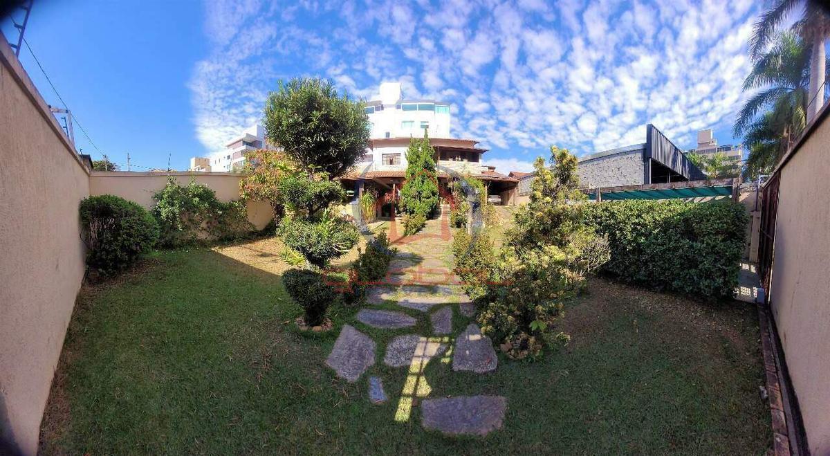 Casa, Castelo, 4 Quartos, 5 Vagas, 1 Suíte