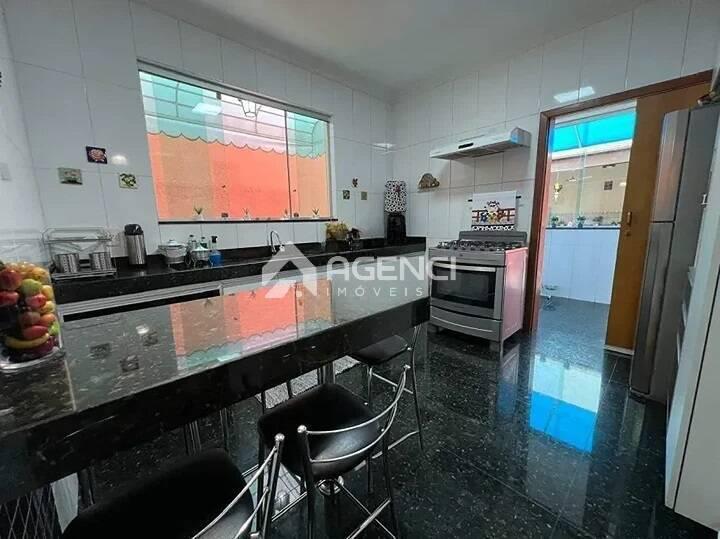 Casa, Cabral, 3 Quartos, 0 Vaga, 0 Suíte