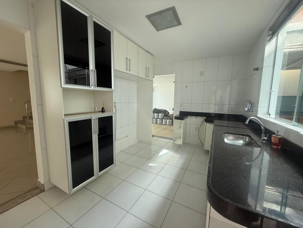 Casa, Castelo, 4 Quartos, 3 Vagas, 1 Suíte