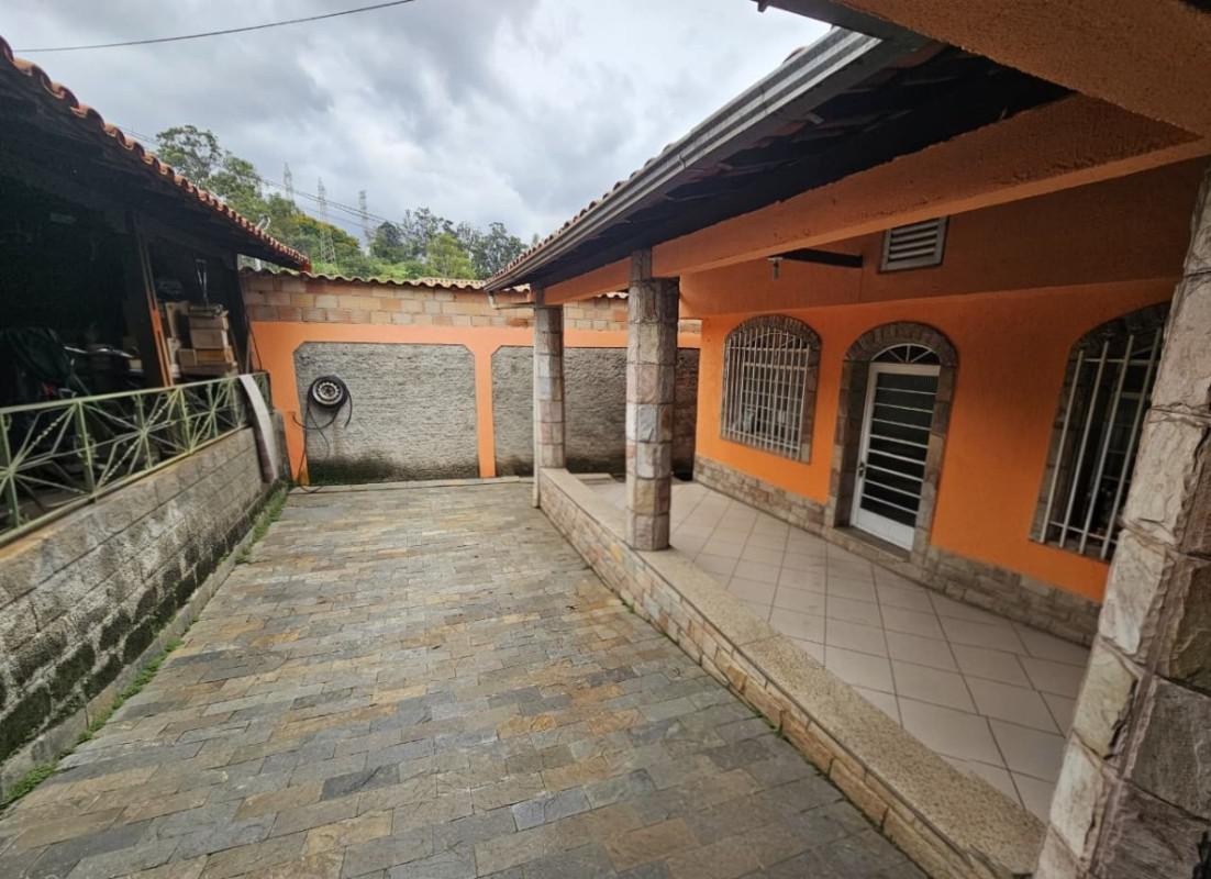 Casa, Novo das Indústrias (barreiro), 3 Quartos, 6 Vagas, 1 Suíte