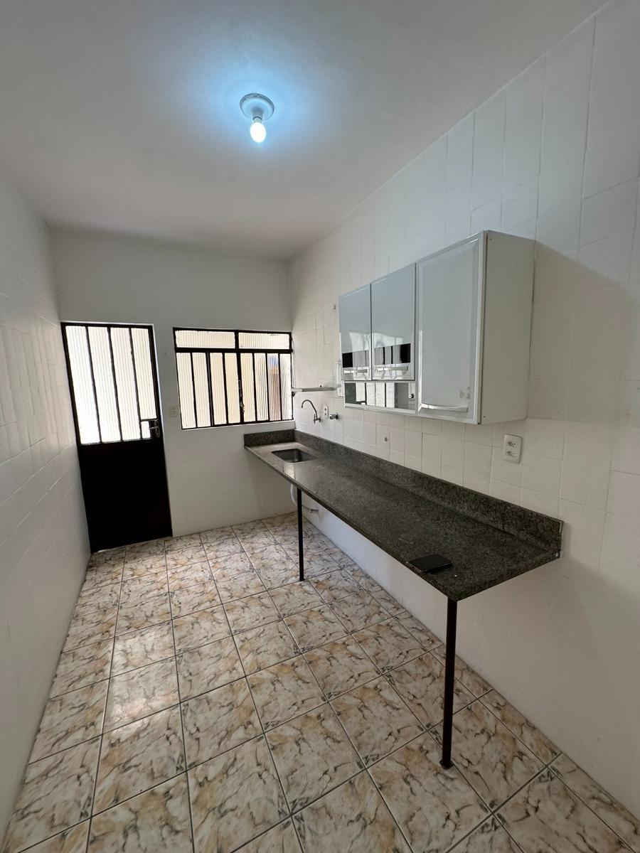 Casa Comercial, Planalto, 2 Quartos, 6 Vagas