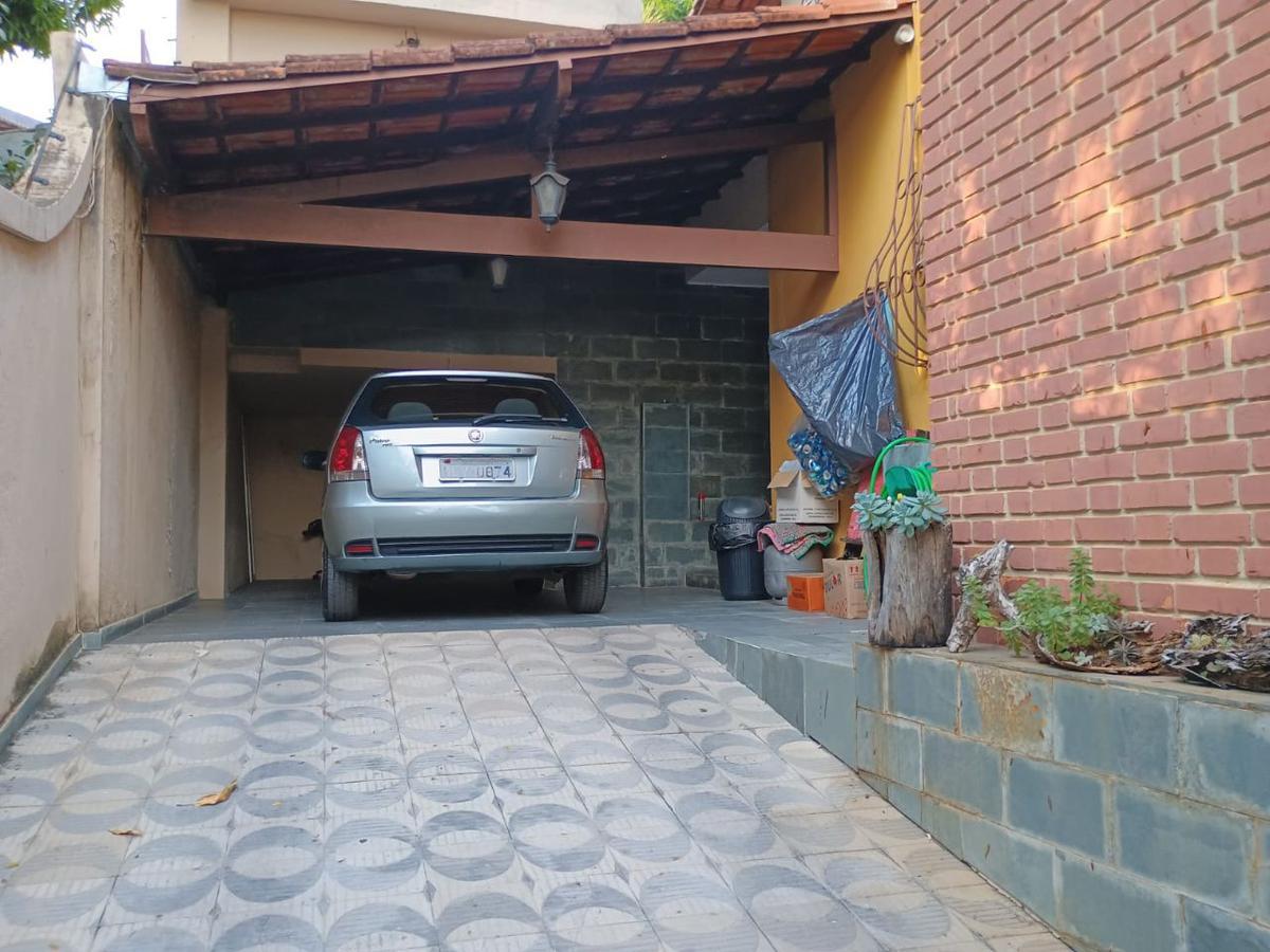 Casa, Cachoeirinha, 4 Quartos, 3 Vagas, 1 Suíte