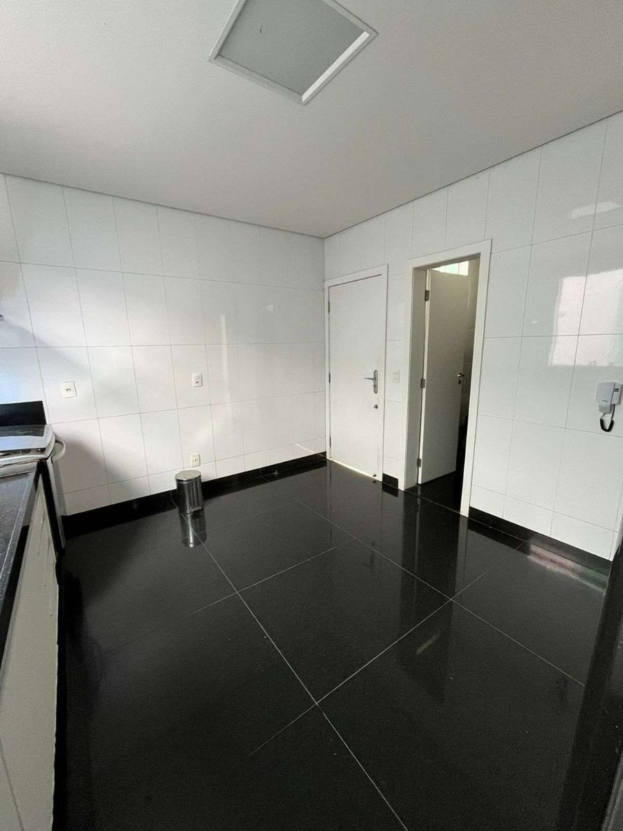 Casa, Castelo, 4 Quartos, 8 Vagas, 4 Suítes