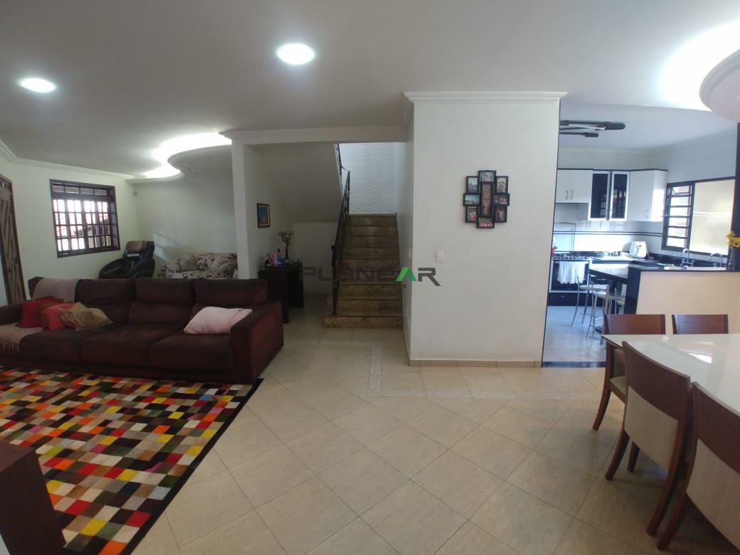 Casa, Jardim Riacho das Pedras, 4 Quartos, 8 Vagas, 1 Suíte