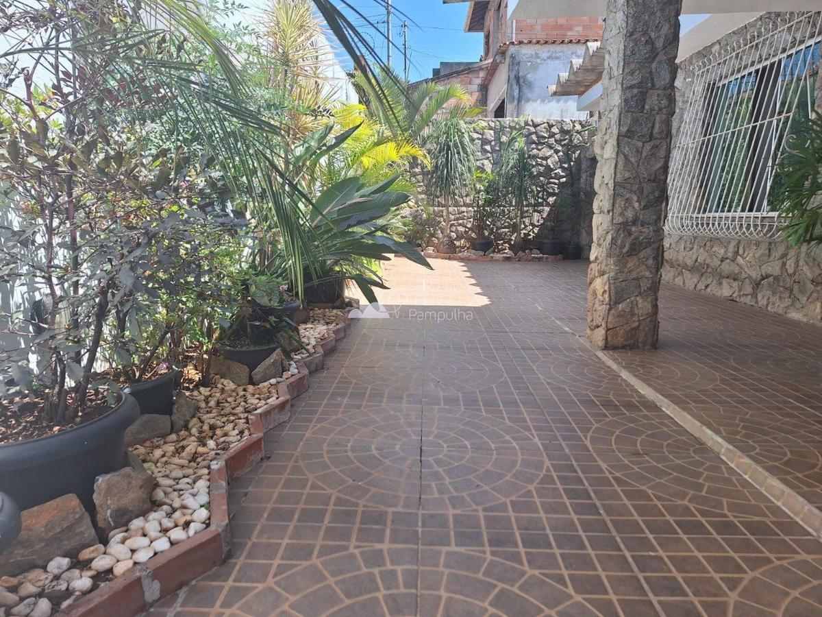 Casa, Santa Mônica, 4 Quartos, 2 Vagas, 2 Suítes