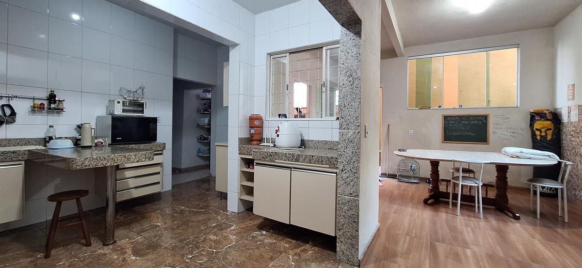 Casa, Sagrada Família, 4 Quartos, 2 Vagas, 2 Suítes