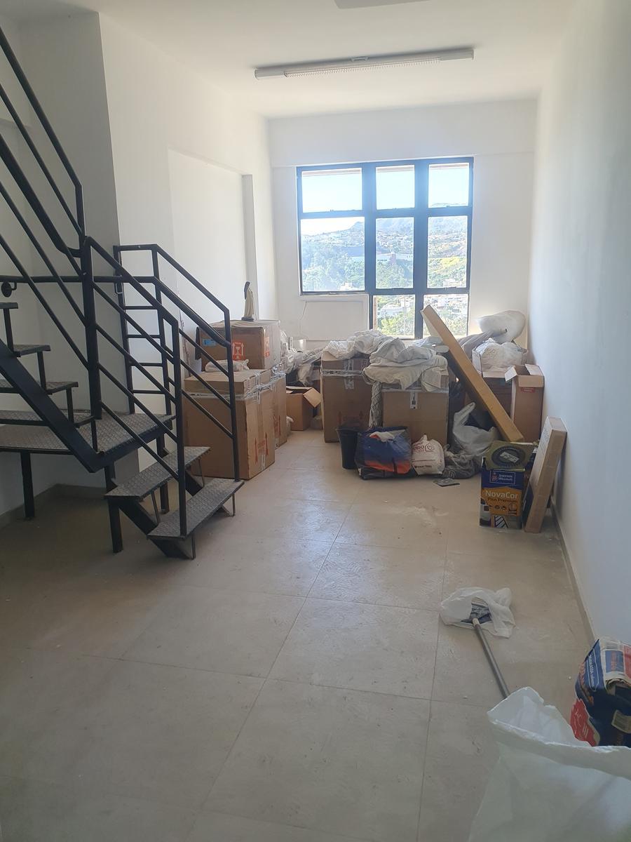 Sala, Estoril, 0 Quarto, 2 Vagas
