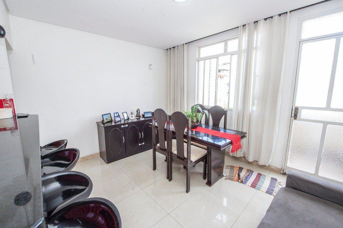 Casa, Cachoeirinha, 6 Quartos, 4 Vagas, 2 Suítes